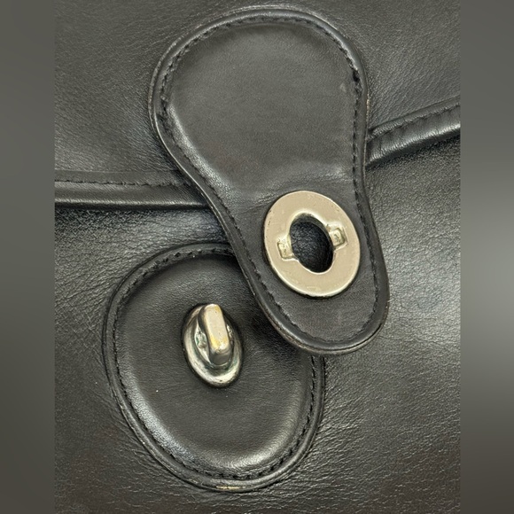 COACH Vintage Willis Black Leather
Nickel Crossbody Bag Satchel
Handbag 9927 - Picture 10 of 13